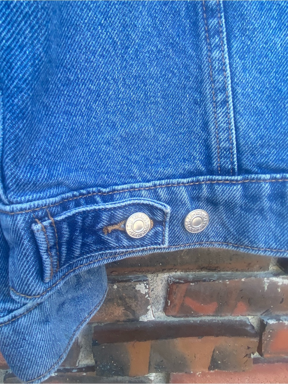 Levi's Women’s Med Classic Denim Jean Jacket - Picture 12 of 12
